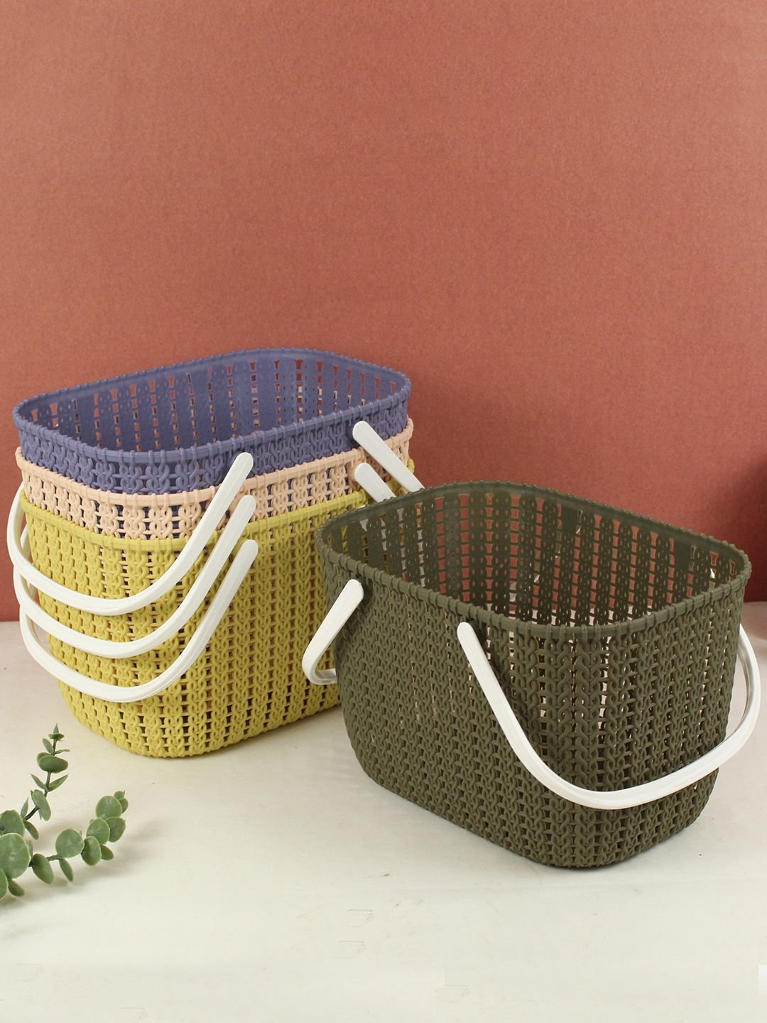 Ribbon Style Plastic Basket